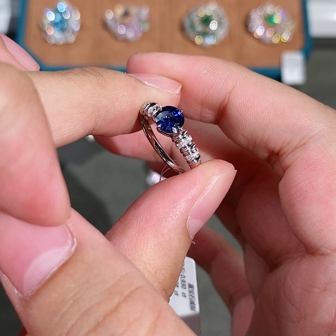 戒指蓝宝石18K金镶嵌0.98ct