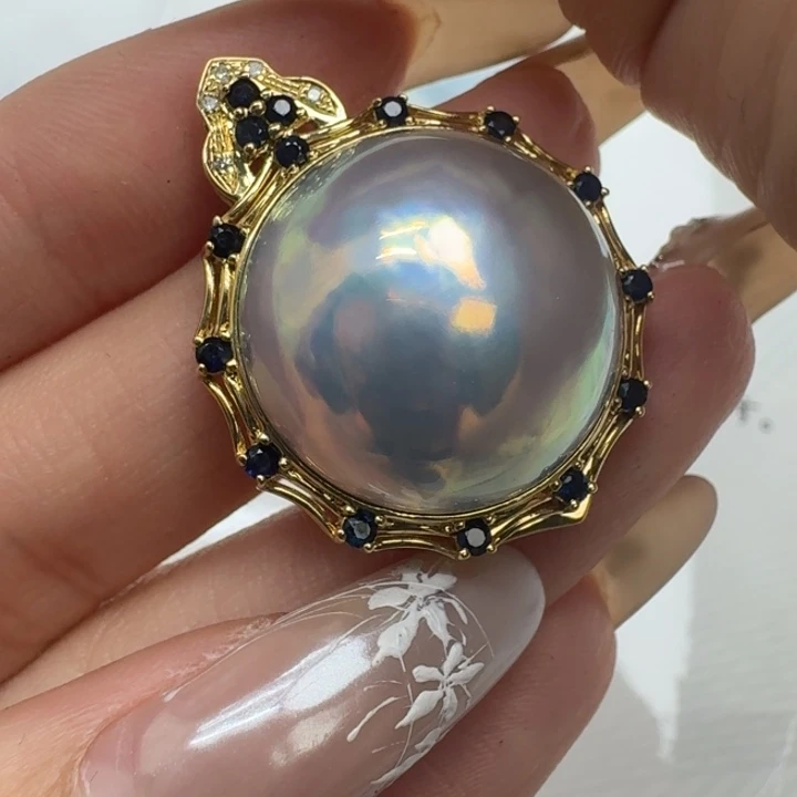 18K金镶嵌拼合珍珠（马贝珠）颈饰