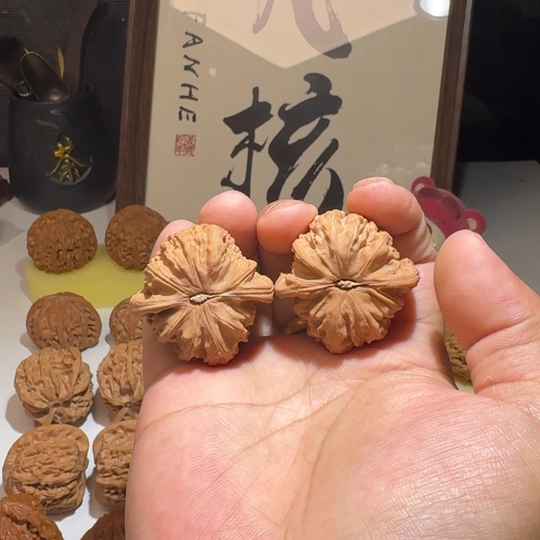 V***h吊坠文玩核桃39尺寸白狮子