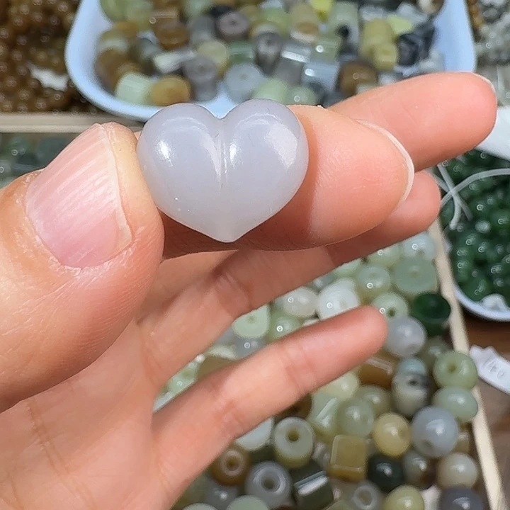 a***c和田玉未镶嵌颈饰