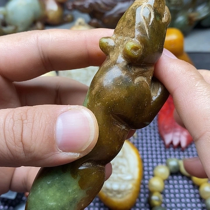 未镶嵌蛇纹石玉颈饰