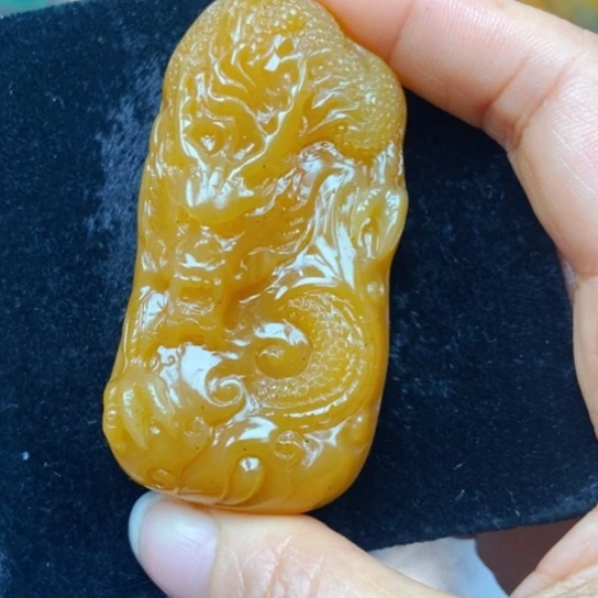 石英质玉（黄龙玉）未镶嵌颈饰