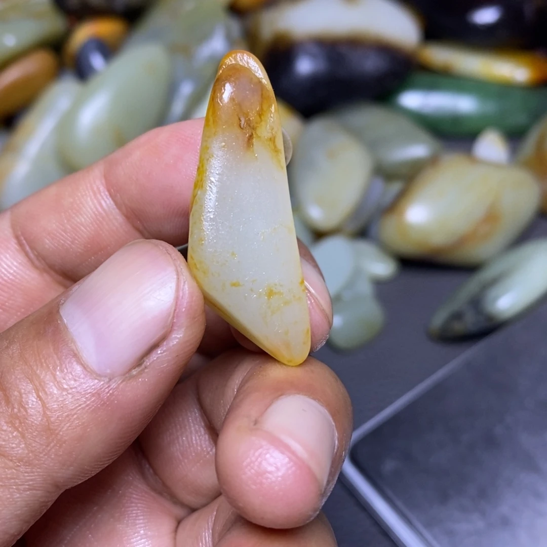 和田玉（糖玉）未镶嵌挂件