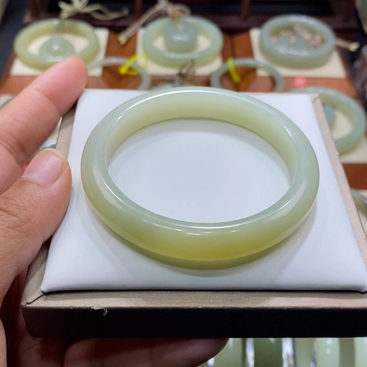 和田玉未镶嵌手镯和田玉暖白