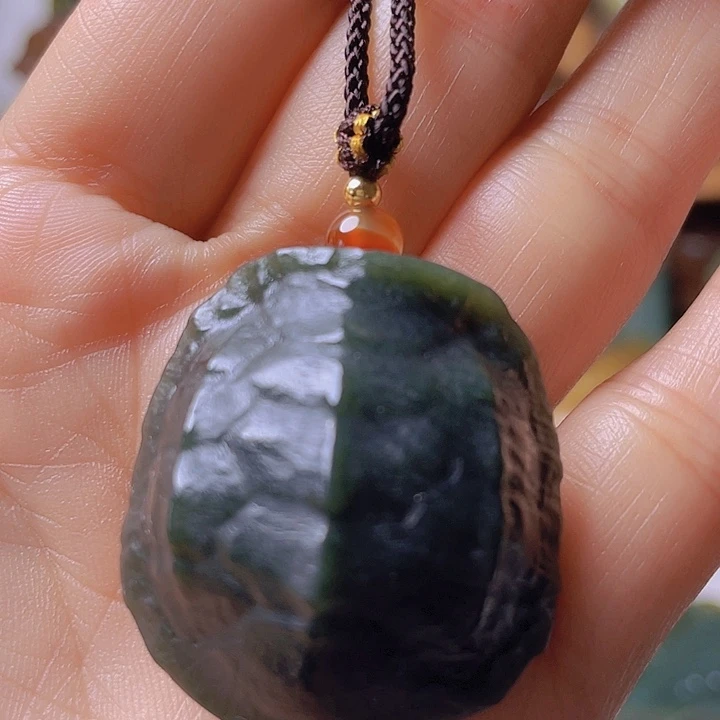 未镶嵌岫岩河磨玉（透闪石质玉）挂件