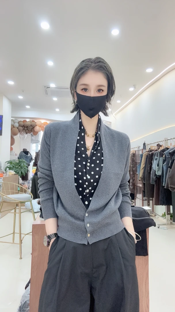 YUANJIE欧洲站新款洋气假两件设计感拼接针织开衫百搭上衣女