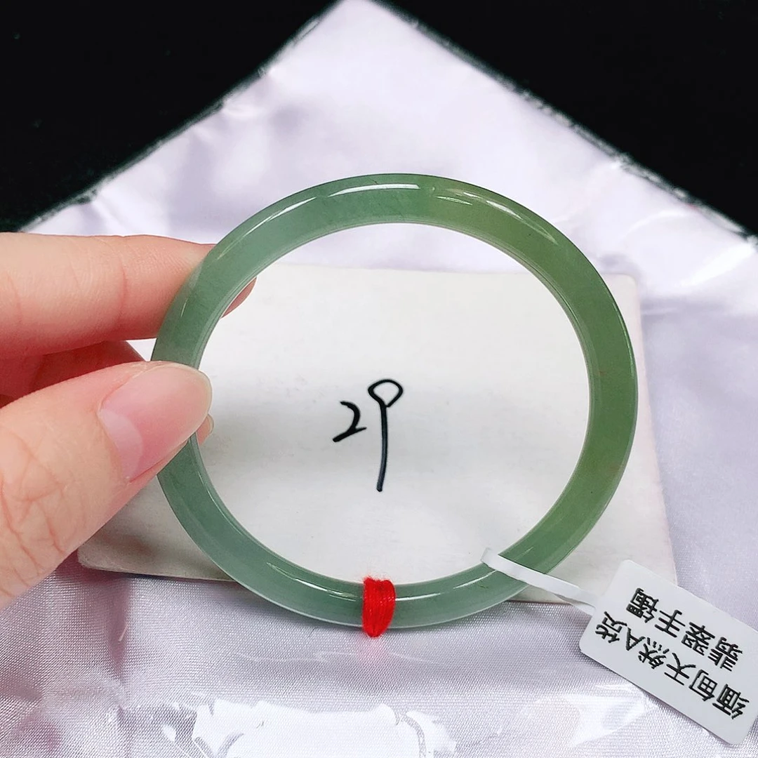 翡翠手镯（圆镯）未镶嵌