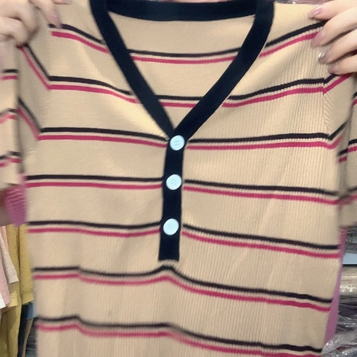 短袖短裤搭配黄tiaoq