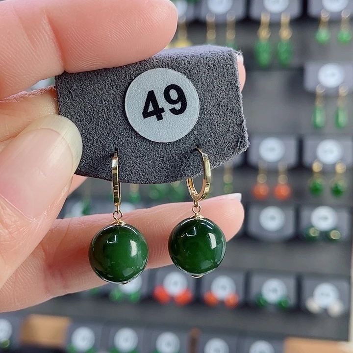 18K金镶嵌和田玉耳饰