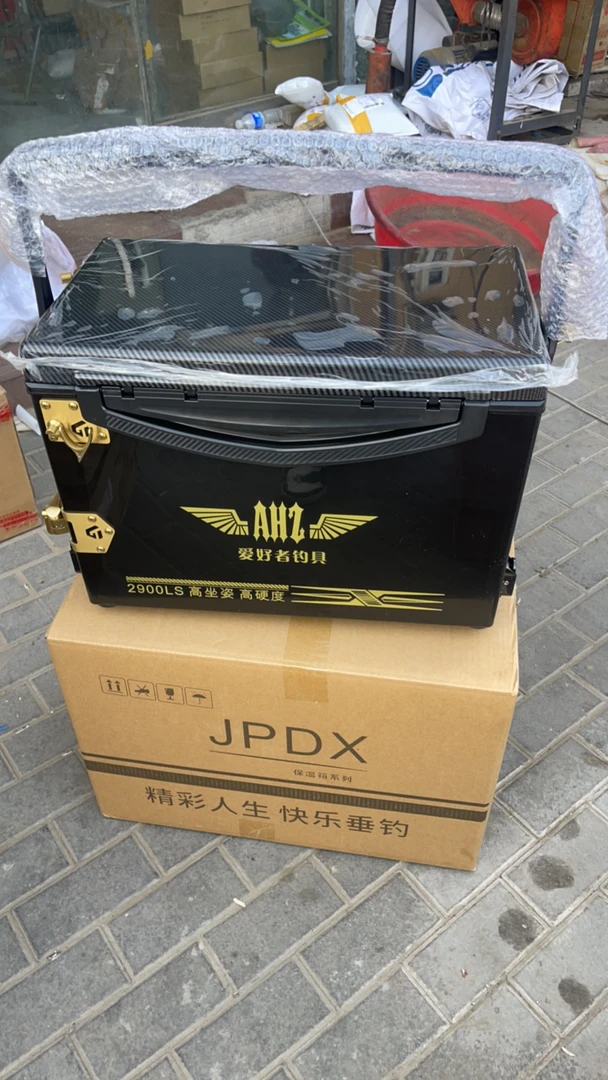 29升钓箱。白色。黑色