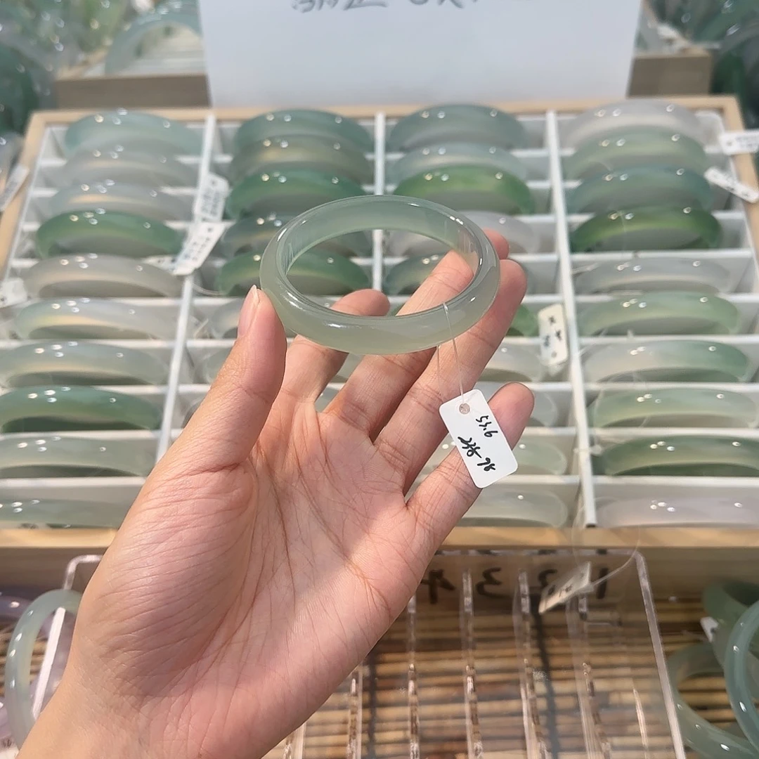 玛瑙/玉髓未镶嵌手镯圈口53.6