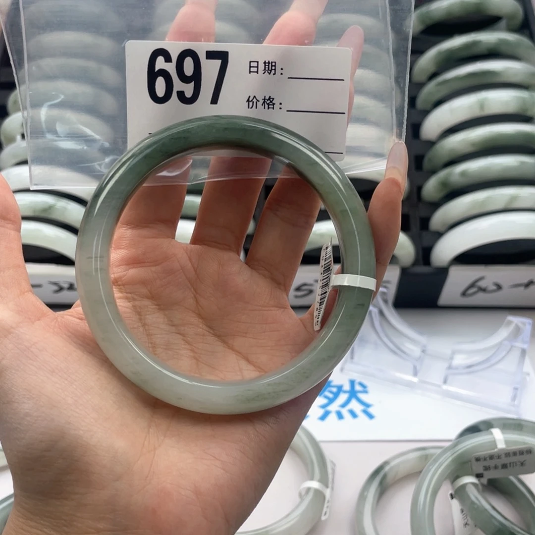 石英质玉（天山翠）手镯未镶嵌697