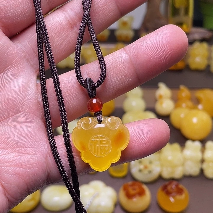 琥珀未镶嵌裸石吊坠