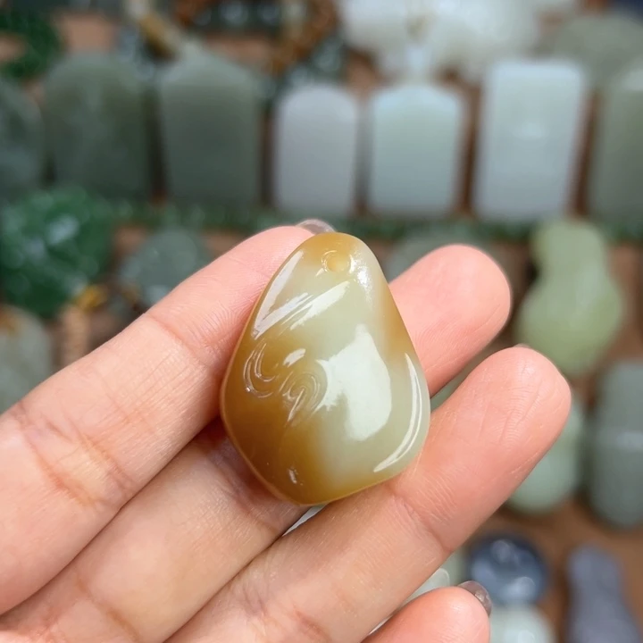 未镶嵌和田玉（糖玉）挂件