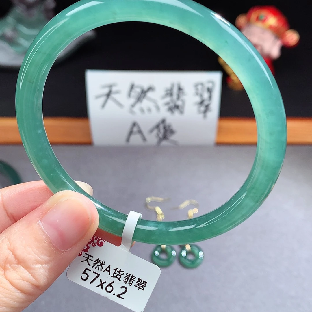 翡翠手镯（圆镯）未镶嵌