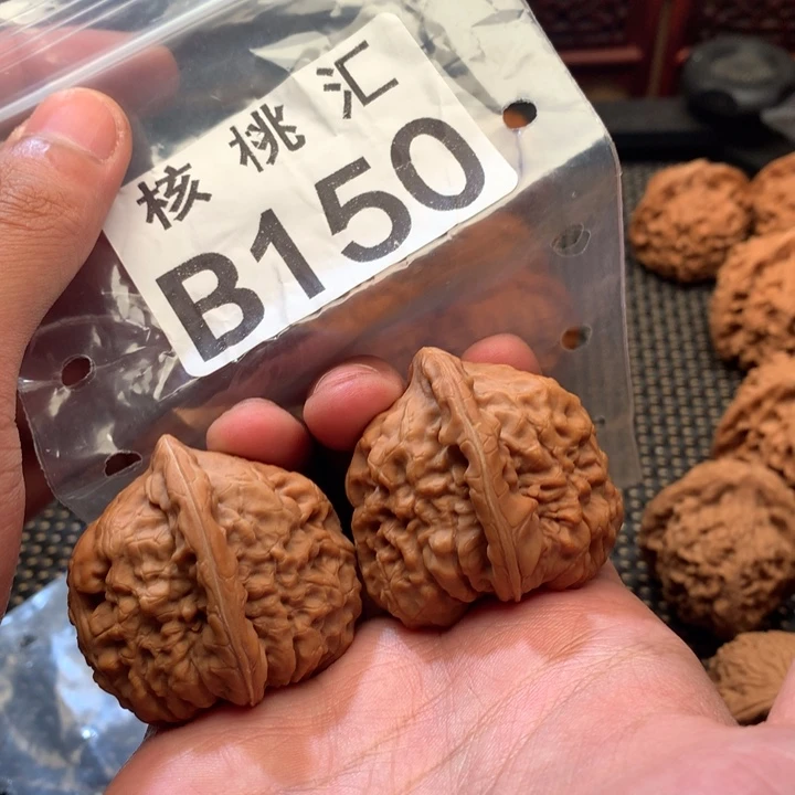 文玩核桃吊坠金字塔
