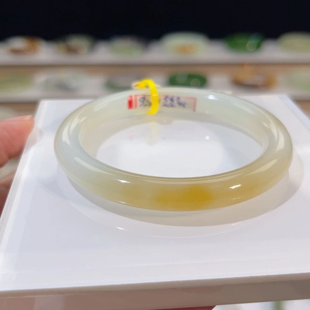 和田玉未镶嵌手镯糖白美人条