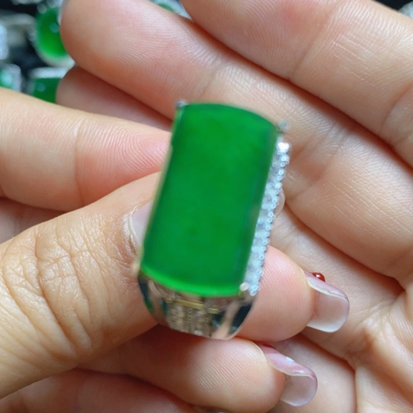 【闪购商品】翡翠挂件未镶嵌马鞍