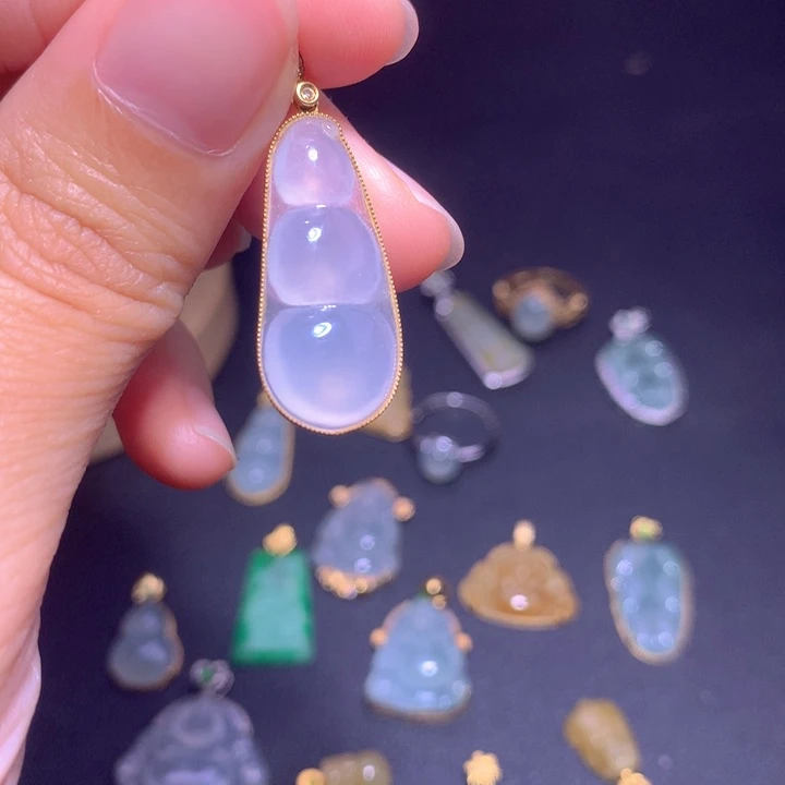 颈饰18K金镶嵌翡翠翡翠