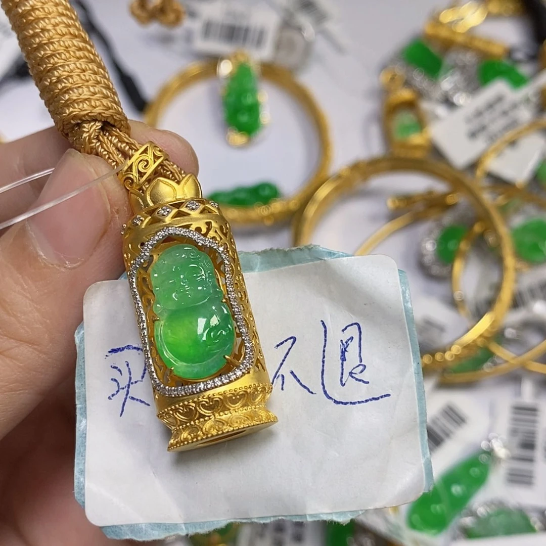 【闪购商品】颈饰18K金镶嵌翡翠是**吖吊坠