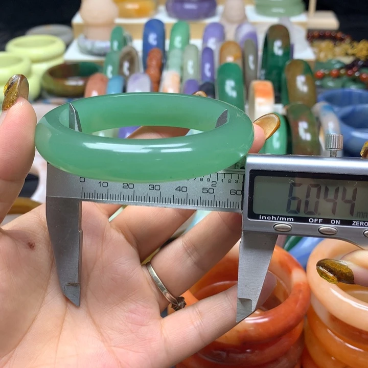 未镶嵌手镯石英质玉