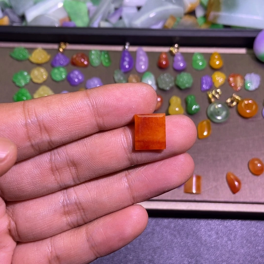 颈饰未镶嵌翡翠极***瓜吊坠
