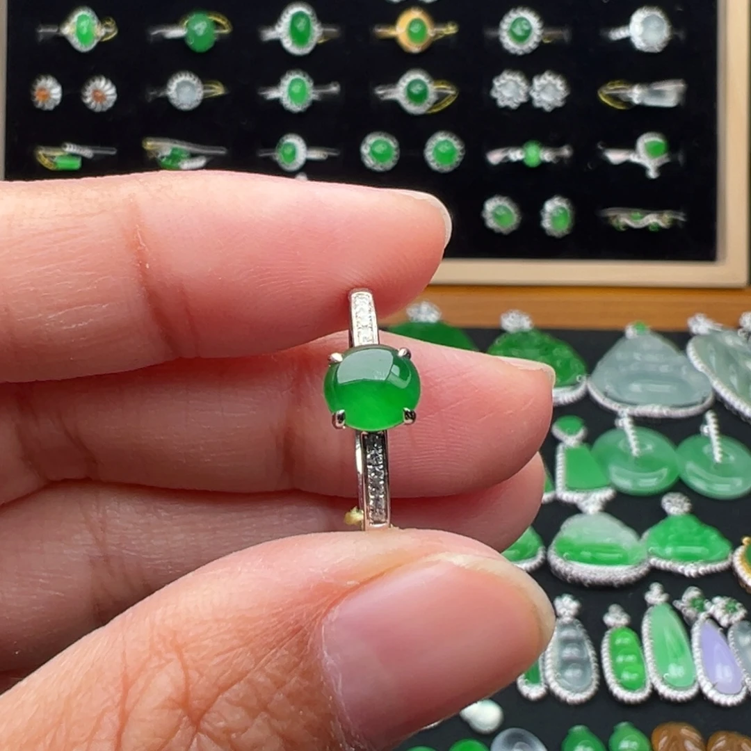 翡翠18K金镶嵌颈饰戒指