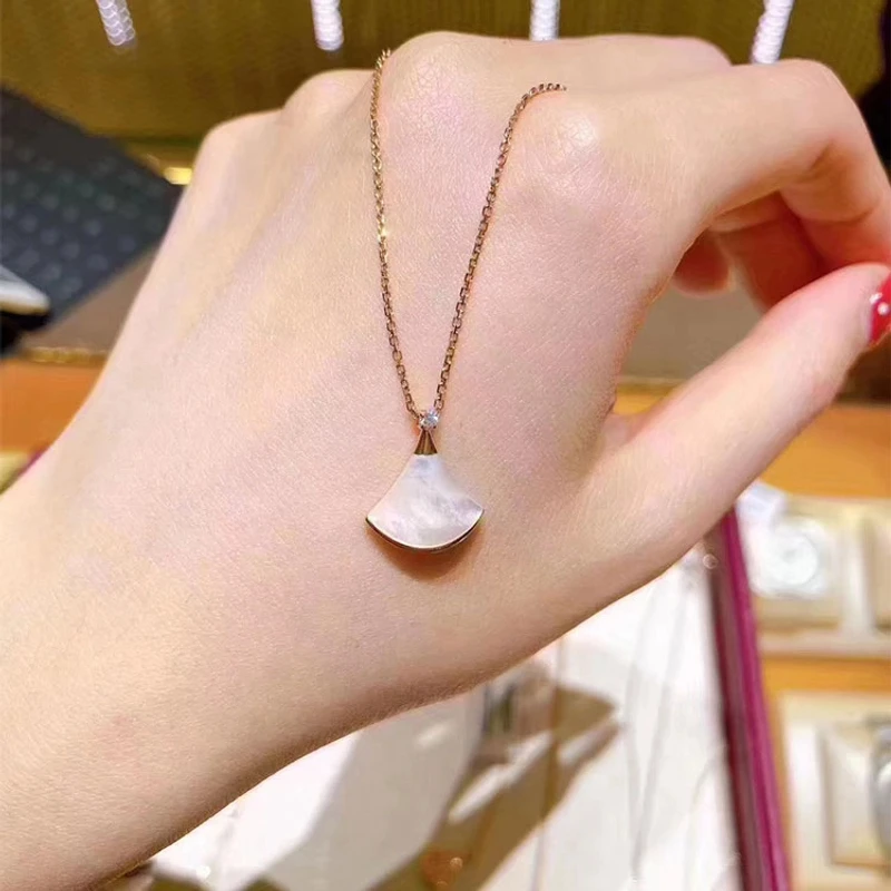 项链 18K 气质金镶嵌天然的红色裙子造型轻奢百搭时尚新经典简约