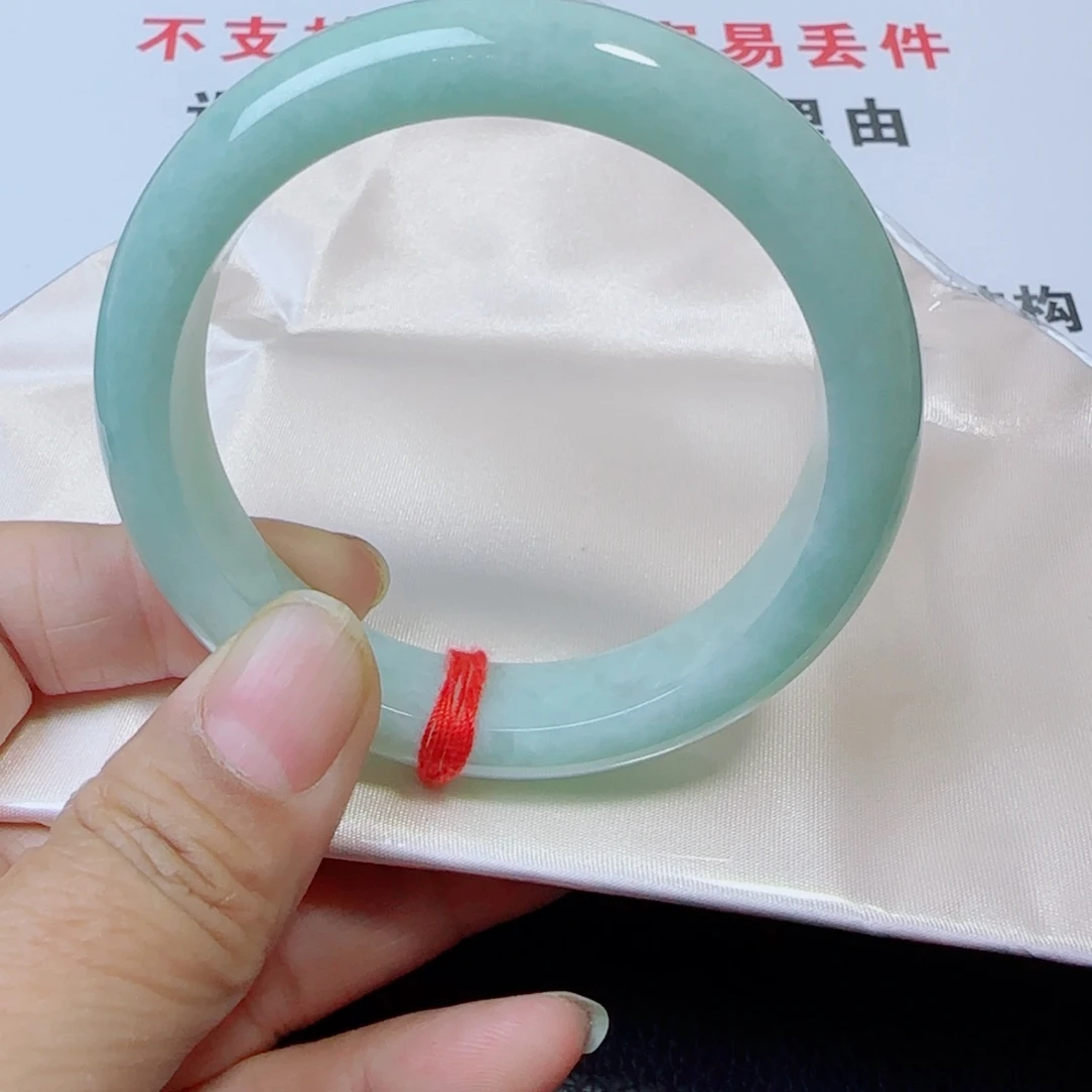 桂***圆翡翠未镶嵌手镯aaa