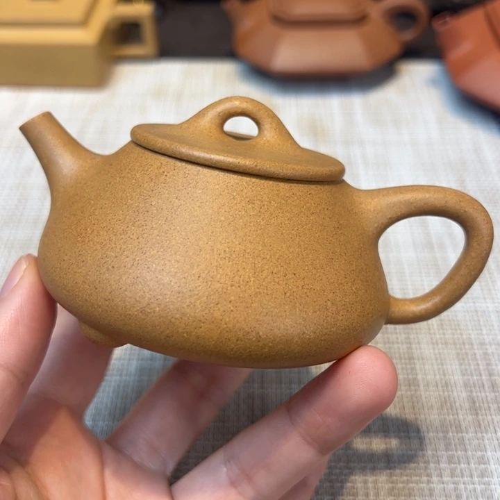 紫砂茶壶石瓢，容量130毫升，黄金段
