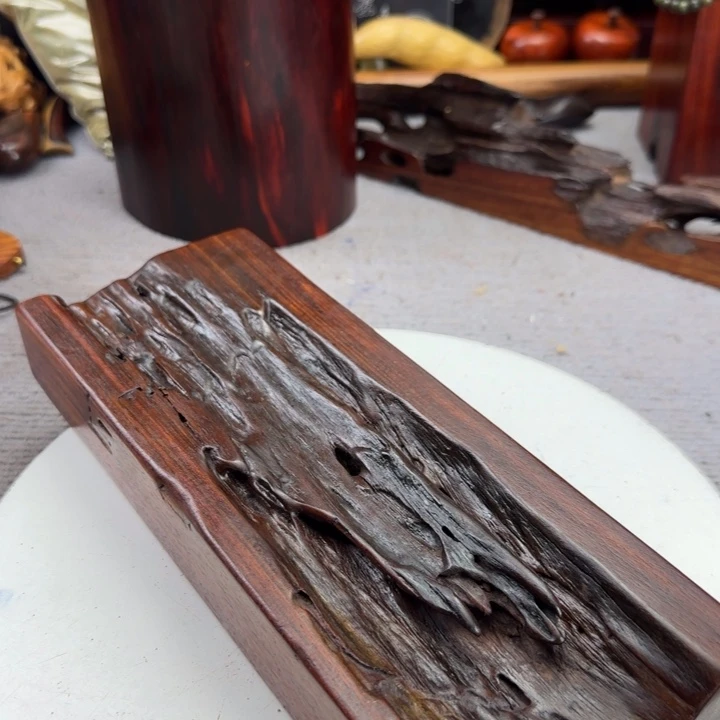 大果紫檀（缅甸花梨）在***边