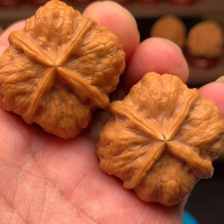 文玩核桃吊坠四棱