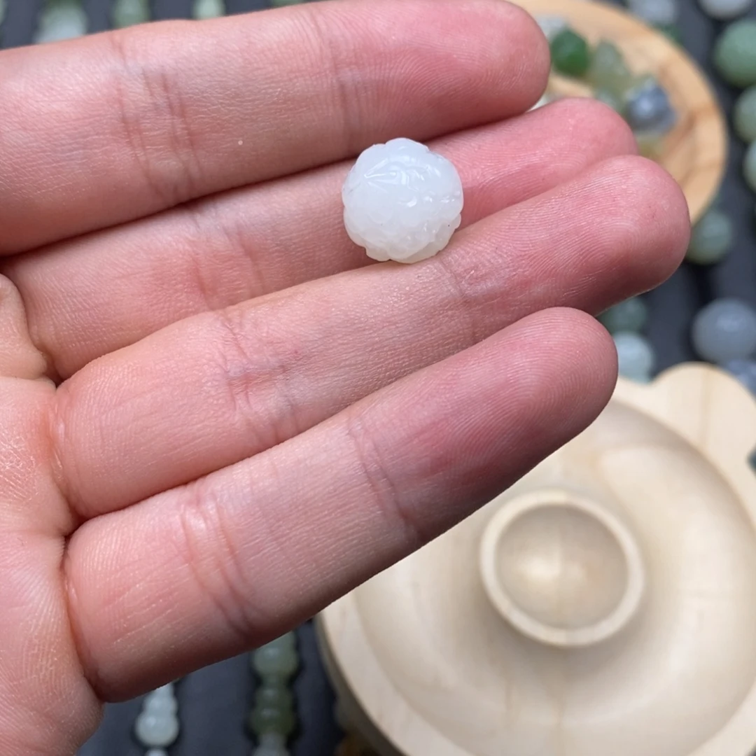 滁***青和田玉未镶嵌颈饰