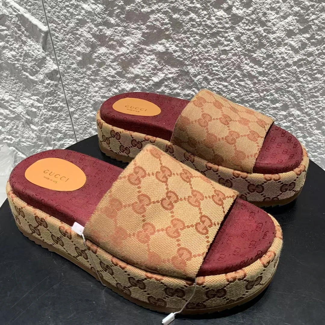 95新 GUCCI/古驰 38码/仔仔女鞋/红色印花满印干邑色厚底半拖 923