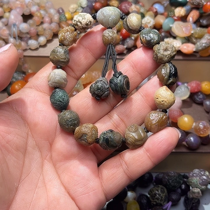 阿拉善彩玛瑙手串