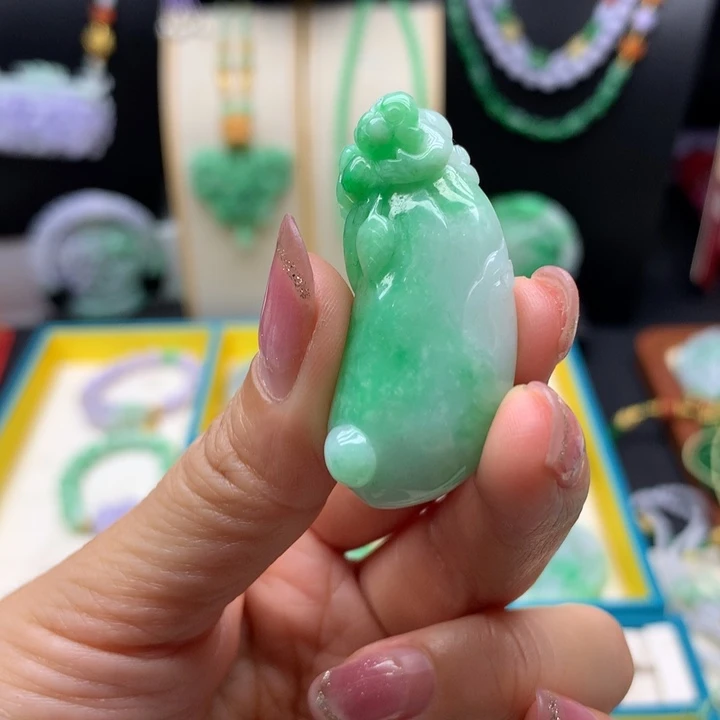 翡翠未镶嵌颈饰翡翠福瓜