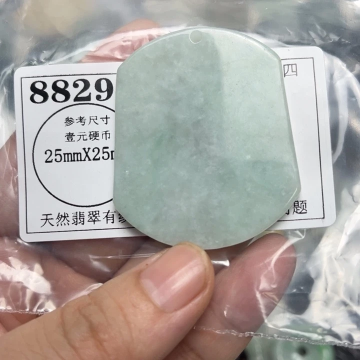 翡翠未镶嵌颈饰8829