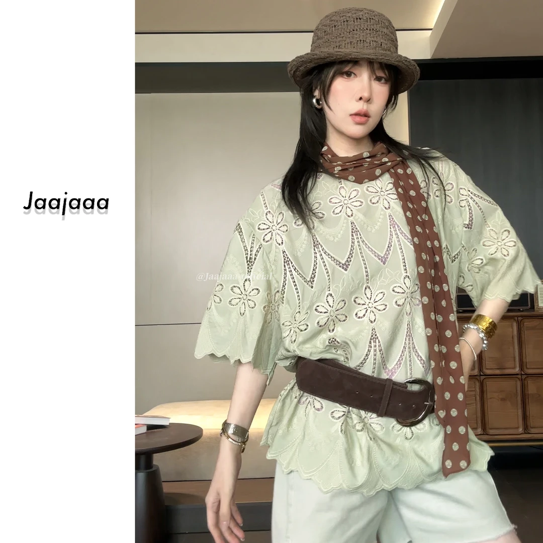 Jaajaaa大吉岭山茶花  极简百搭立体镂空雕花圆领短袖T恤/CCXX