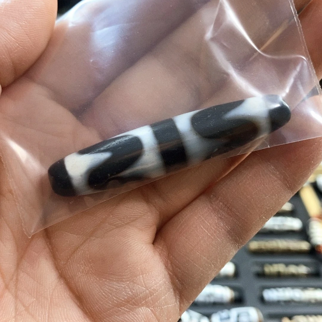 琉璃颈饰s***.双牙牙带风化