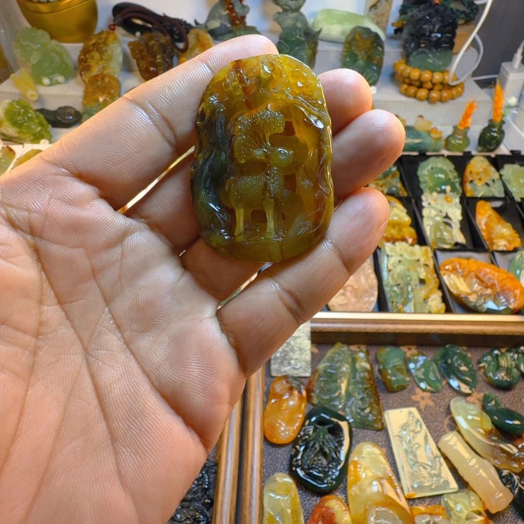 蛇纹石玉未镶嵌颈饰