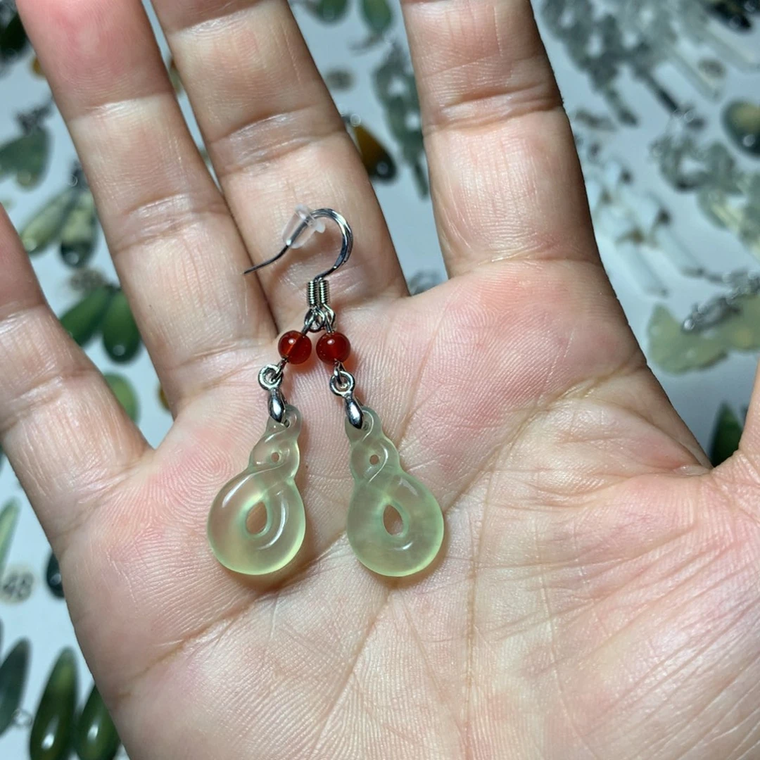 蛇纹石玉未镶嵌耳环