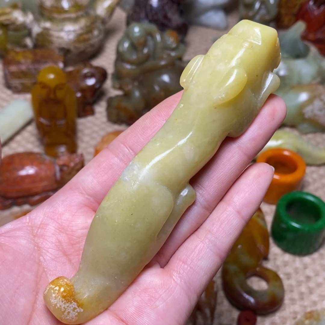 蛇纹石玉未镶嵌颈饰