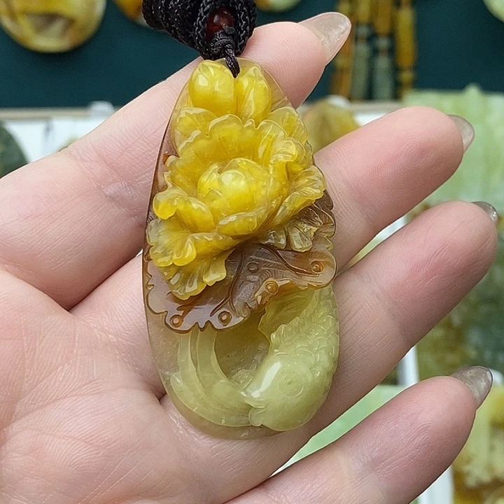 未镶嵌蛇纹石玉颈饰吊坠