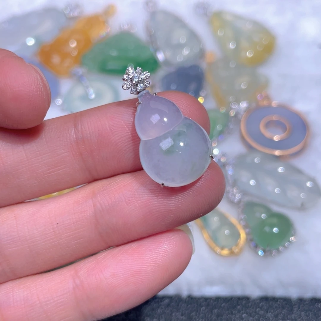 颈饰18K金镶嵌翡翠翡翠