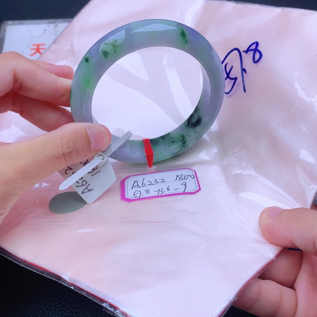 翡翠手镯未镶嵌翡翠