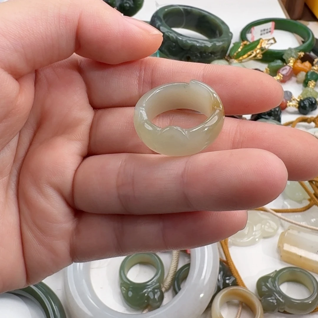 *****和田玉未镶嵌颈饰