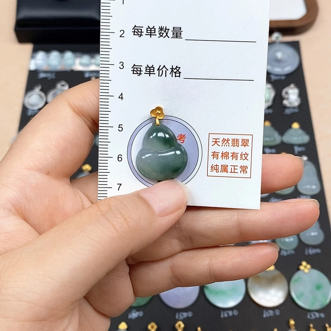 颈饰18K金镶嵌翡翠