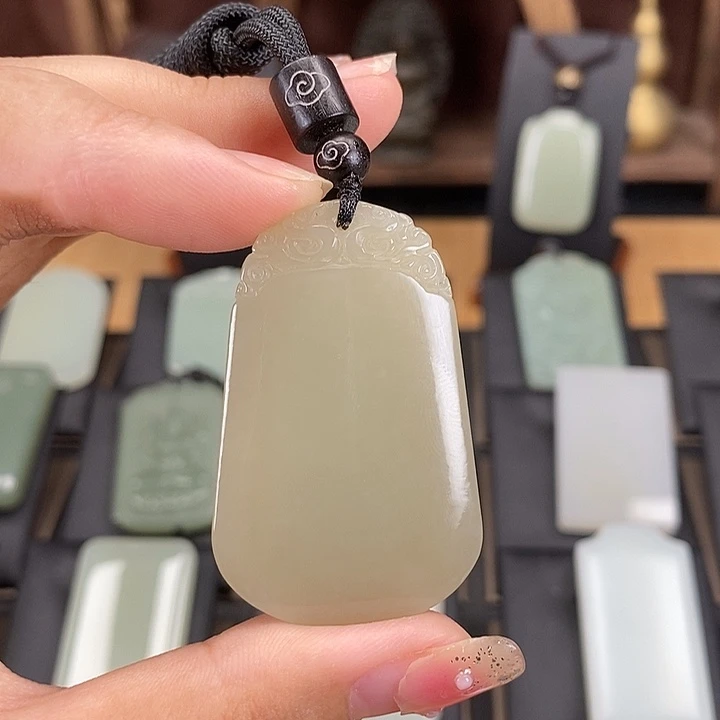 和田玉未镶嵌颈饰种**察