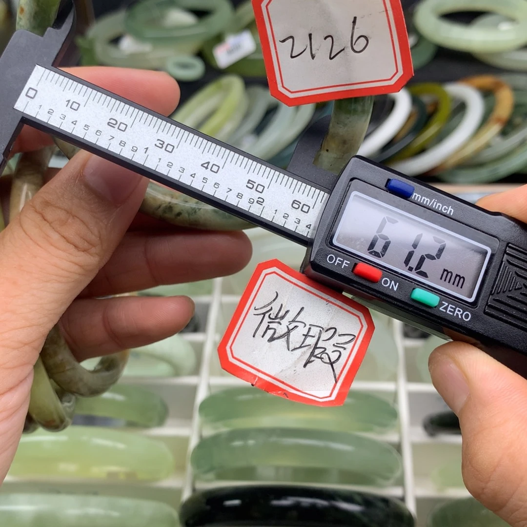 阿***妙未镶嵌蛇纹石玉手镯2126