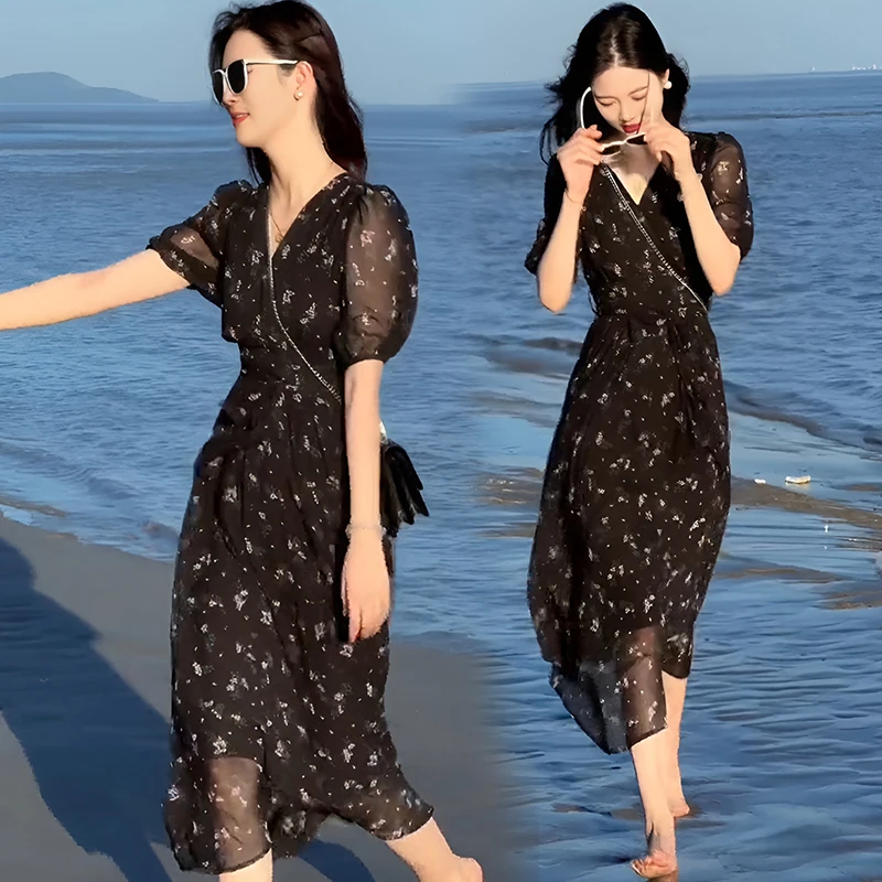 法式v领碎花连衣裙女夏新款时尚雪纺过膝长裙气质收腰海边沙滩裙